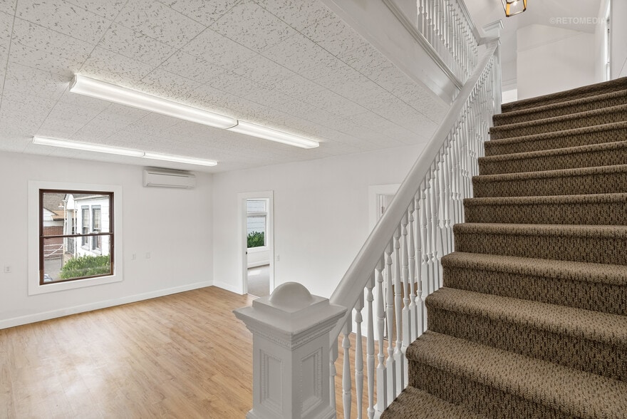 More Photos Of 1737 NE Broadway St, Portland Office For Sale