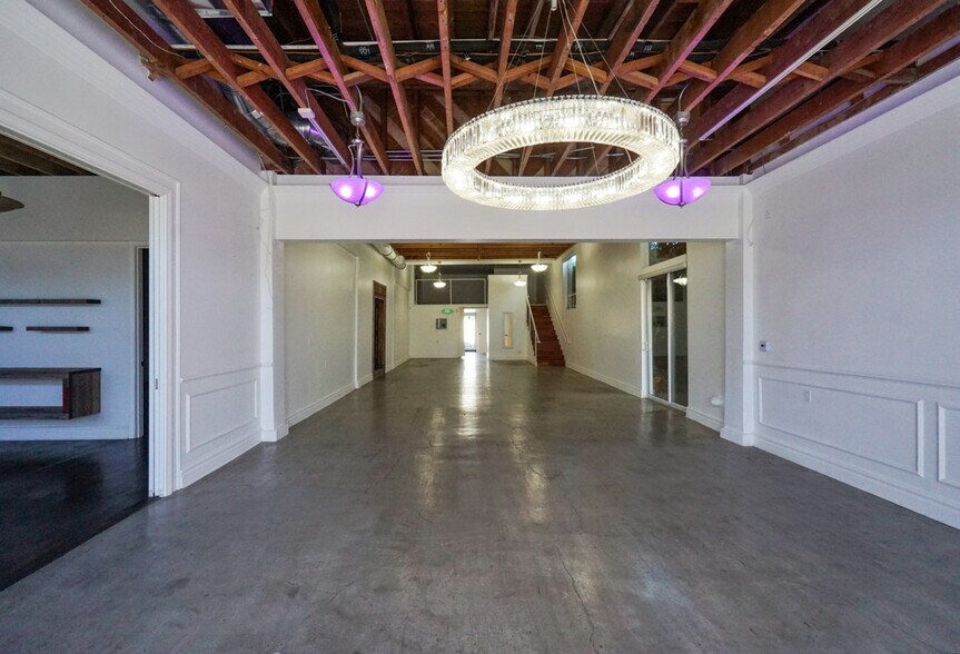More Photos Of 1700-1702 Lincoln Blvd, Venice Storefront Retail Residential For Lease