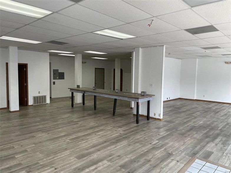 More Photos Of 105 S Jefferson St, Millstadt Storefront For Sale