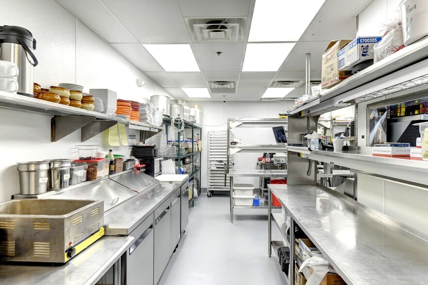 More Photos Of 18409 S Halsted St, Glenwood Storefront For Sale