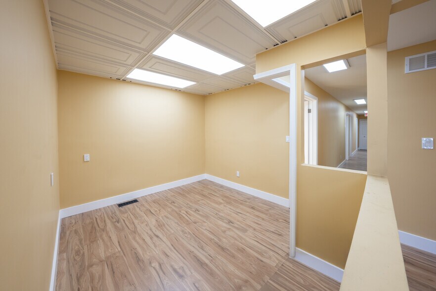 More Photos Of 1095 W Huron St, Waterford Medical For Lease