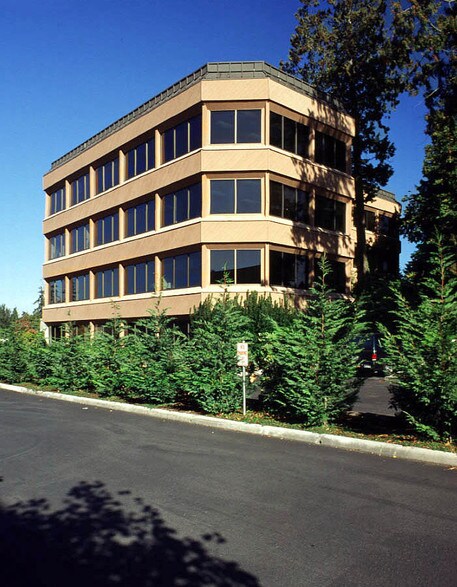 More Photos Of 9725 SE 36th St, Mercer Island Office For Lease