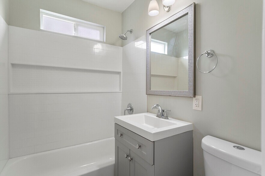 More Photos Of 4924-4926 Iroquois Ave, San Diego Specialty For Sale