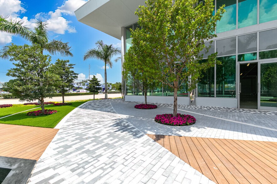 More Photos Of 1006 Hallandale Beach Blvd, Hallandale Beach Restaurant For Sale