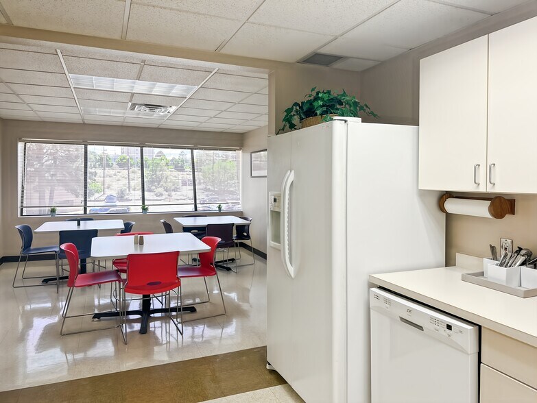 More Photos Of 2340 Alamo Ave SE, Albuquerque Coworking Space