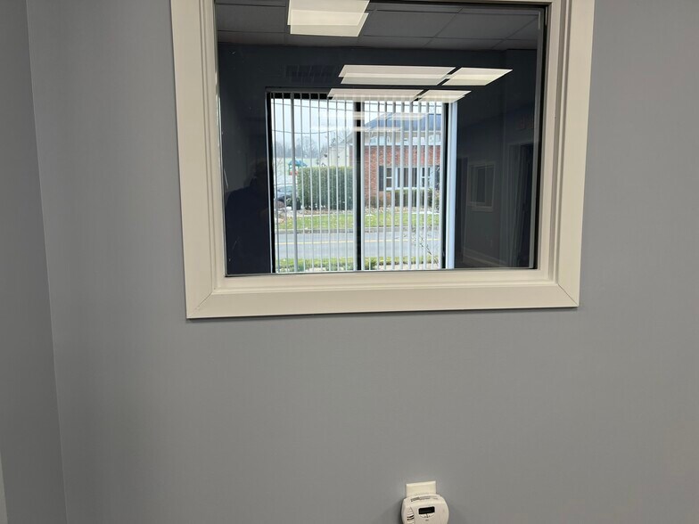 More Photos Of 34 Woodland Rd, Roseland Office For Lease