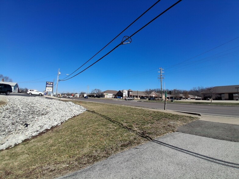 More Photos Of 2911 N Center St, Maryville Office For Sale