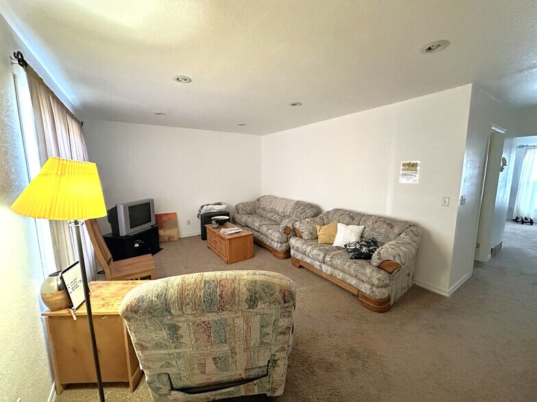 More Photos Of 309 8th St, Hugo Apartments For Sale