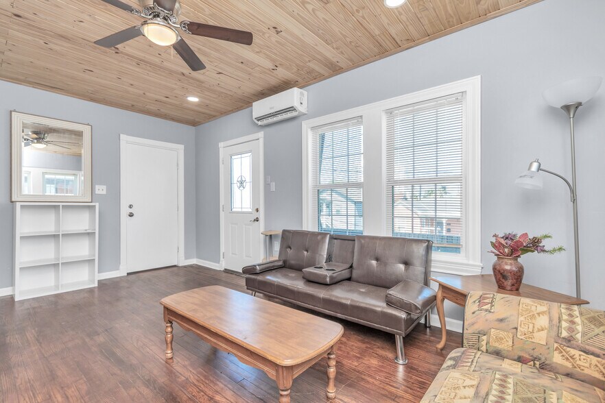 More Photos Of 915 8th St, Galveston Apartments For Sale