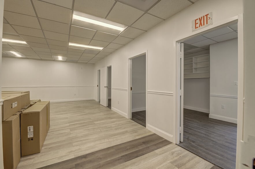 More Photos Of 4609 Pinecrest Office Park Dr, Alexandria Medical For Sale