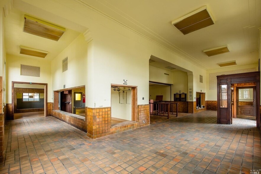 More Photos Of 224 N Oak St, Ukiah Office Residential For Lease