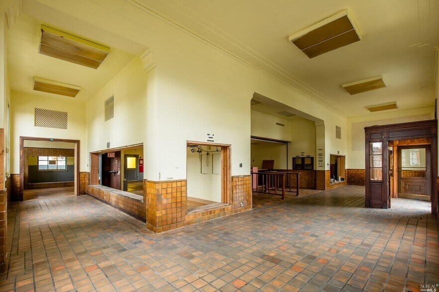 More Photos Of 224 N Oak St, Ukiah Office Residential For Lease