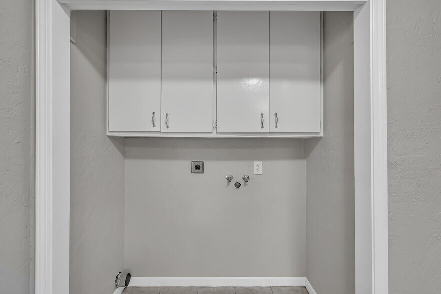 More Photos Of 29806 Lazy Ln, Spring Office Residential For Lease