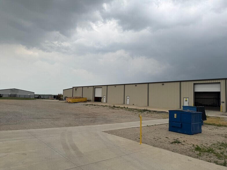 More Photos Of 124 Capital Ln, Rhome Manufacturing For Lease