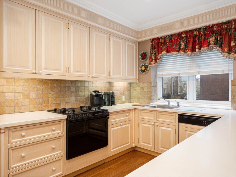 More Photos Of 875-877 Park Ave, New York Apartments For Sale