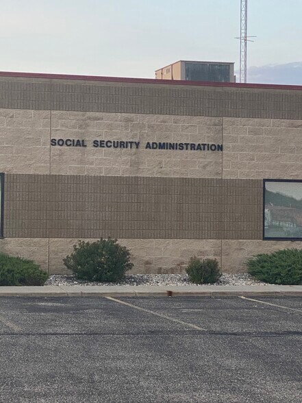 More Photos Of 2875 Village Rd, Portage Office For Sale