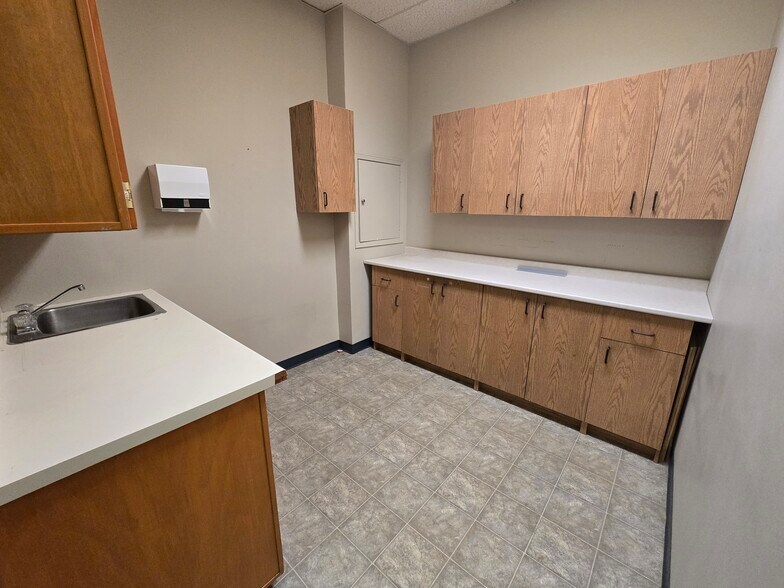 More Photos Of 5580 45 St, Red Deer General Retail For Lease