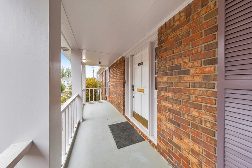 More Photos Of 2440 Sandy Plains Rd, Marietta Office For Sale