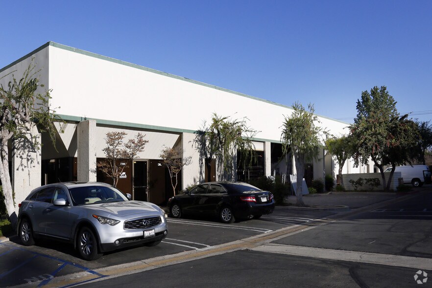 More Photos Of 4685 Industrial St, Simi Valley Warehouse For Lease