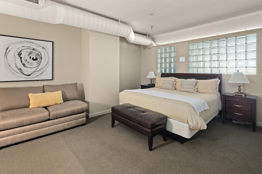 More Photos Of 18 Main St, Stowe Hotel For Sale