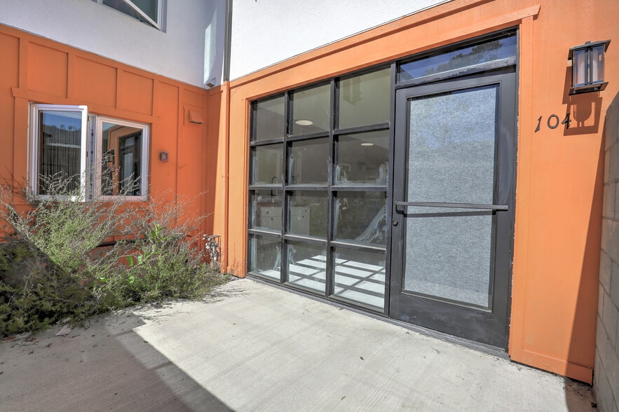 More Photos Of 186 Bell Way, Ventura Apartments For Sale