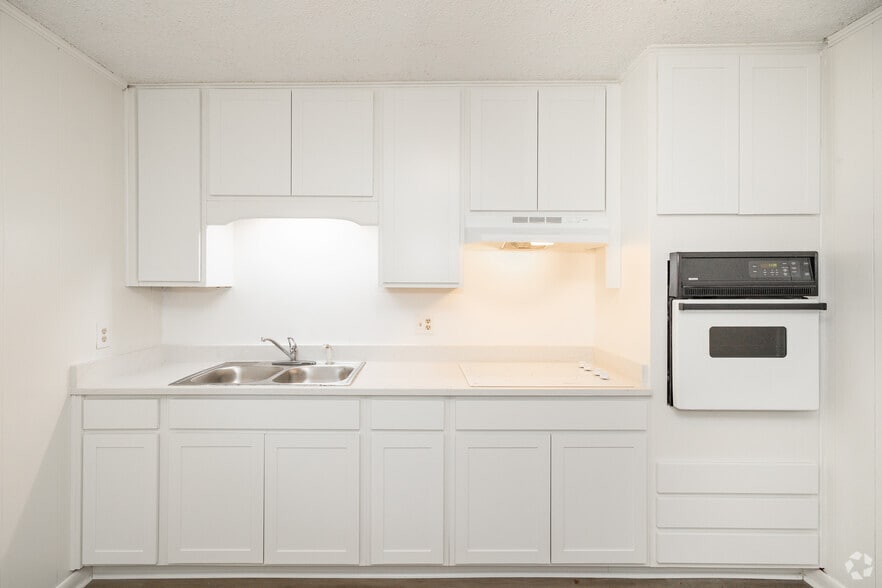 More Photos Of 8640 Jernigan Rd, Pensacola Apartments For Sale