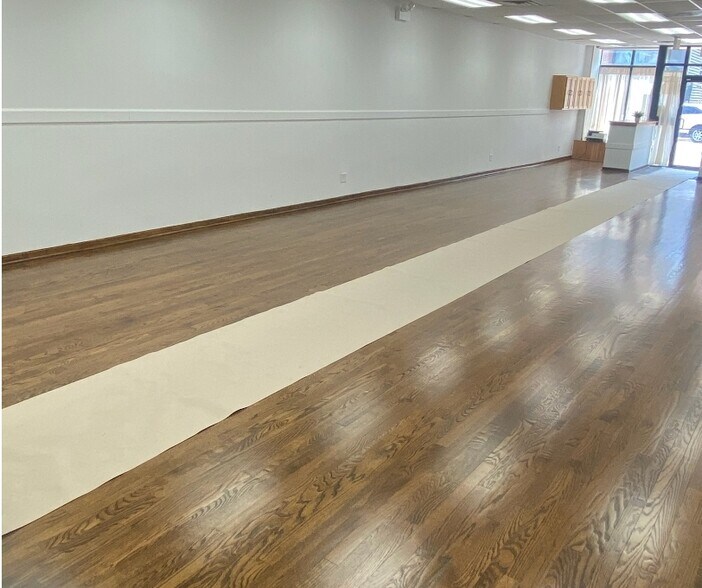 More Photos Of 516-520 E 43rd St, Chicago Storefront Retail Office For Lease