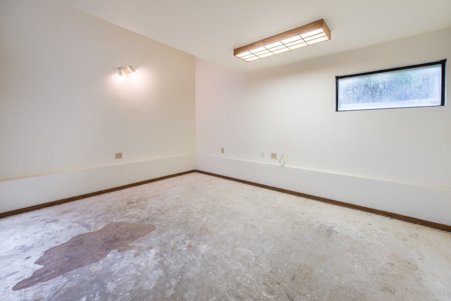 More Photos Of 415 Mountain Dr, Destin Storefront For Lease