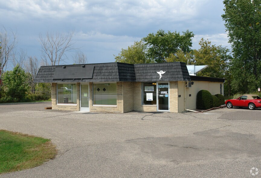 Primary Photo Of 712-714 Highway 55, Medina Freestanding For Sale