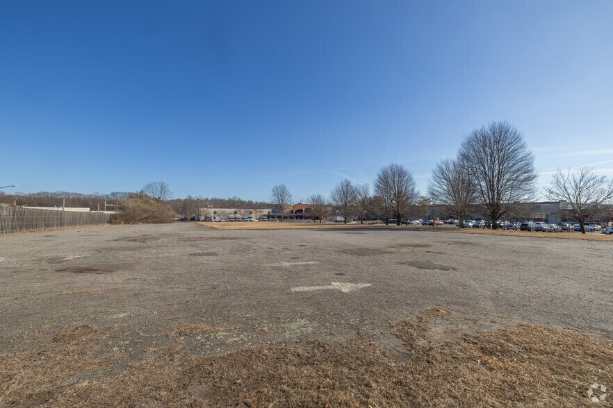 More Photos Of 125A Old Gate Ln, Milford Land For Lease