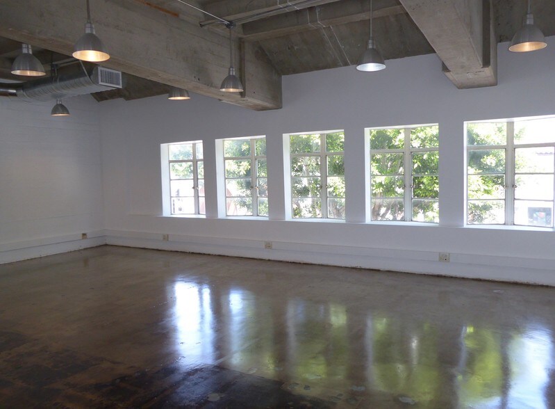 More Photos Of 1063 Gayley Ave, Los Angeles Loft Creative Space For Lease