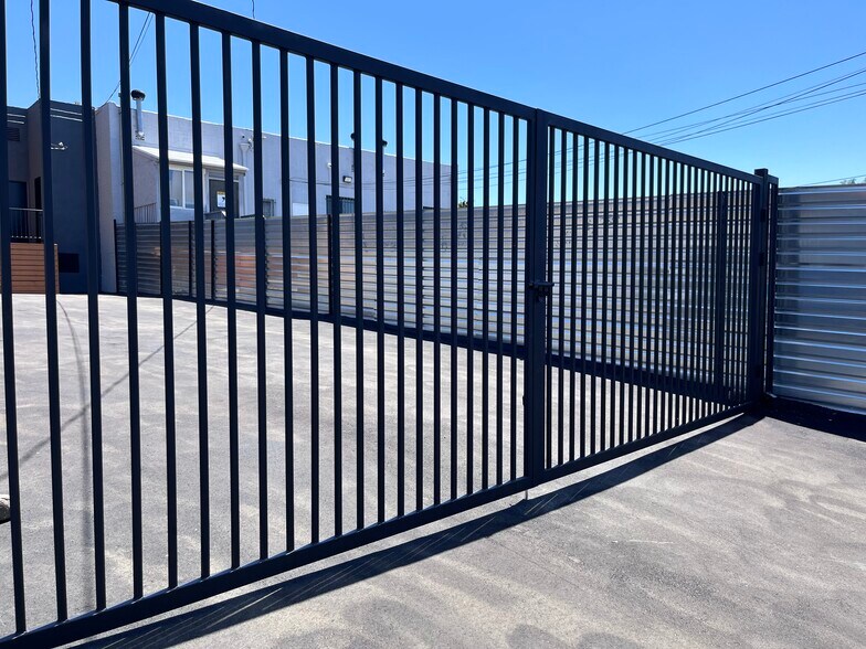 More Photos Of 10041 Commerce Ave, Tujunga Storefront For Sale