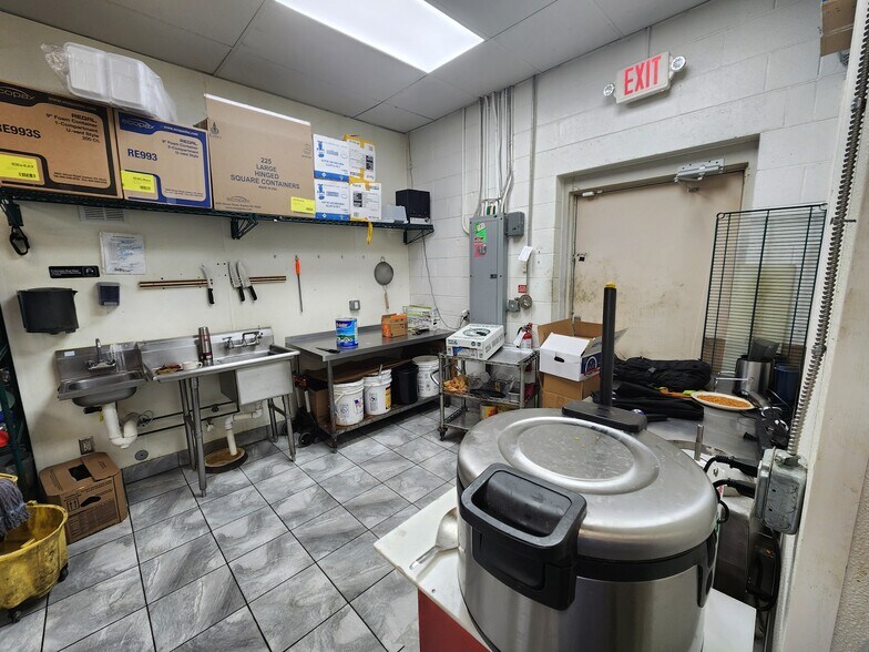 More Photos Of 1350-1500 S Lapeer Rd, Oxford Unknown For Lease