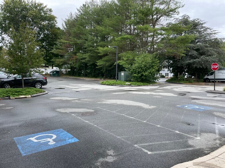 More Photos Of 377 Main St, Niantic Apartments For Lease