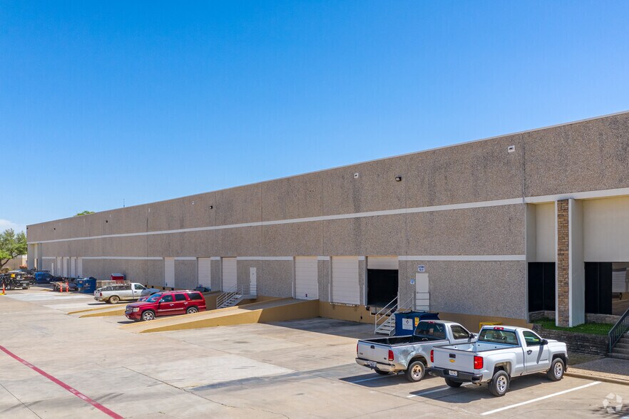 More Photos Of 4020 La Reunion Pky, Dallas Distribution For Lease