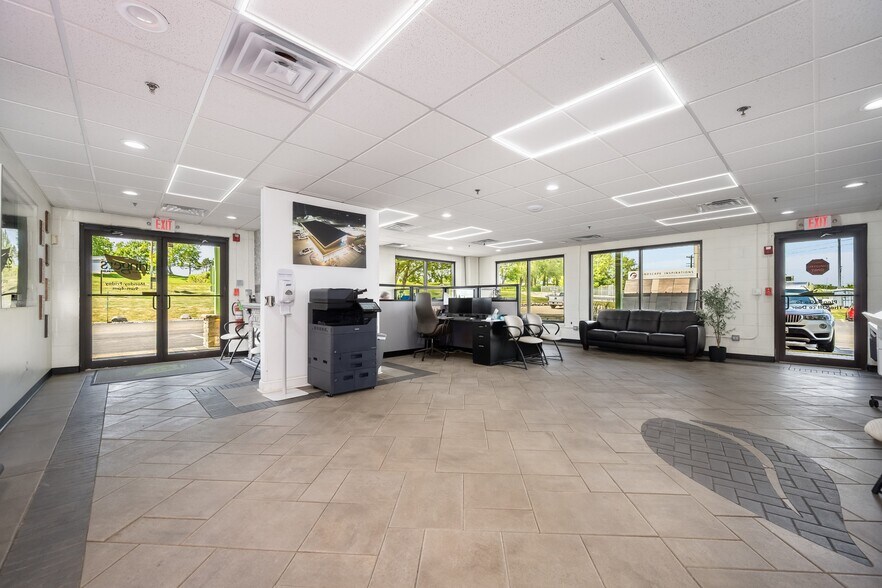 More Photos Of 2101 Route 176, Prairie Grove Showroom For Sale
