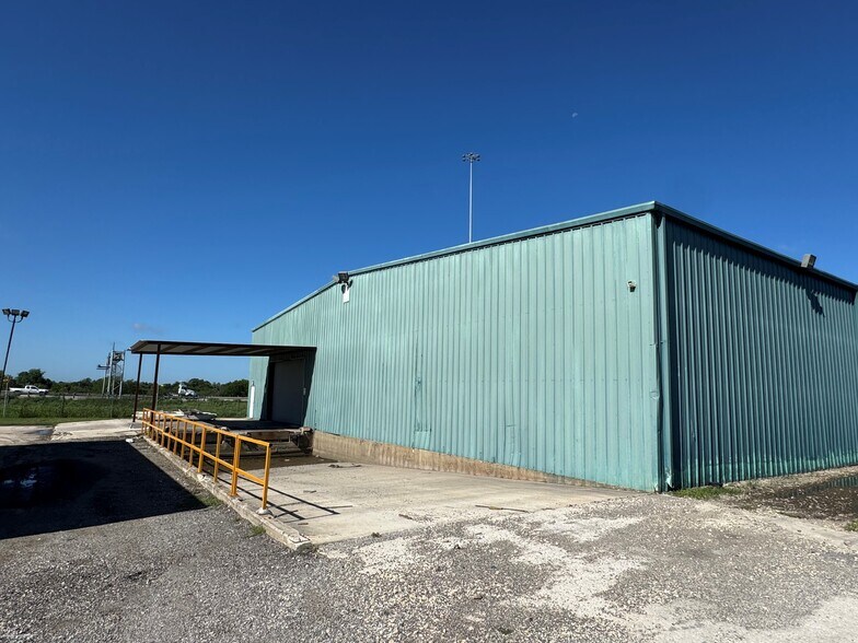 More Photos Of 530 Steves Ave, San Antonio Distribution For Sale