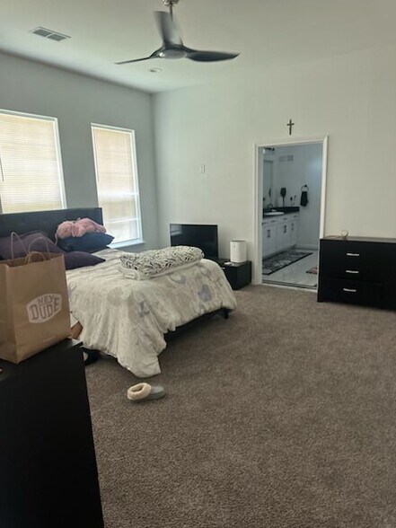 More Photos Of 703 E Oates Rd, Garland Unknown For Lease