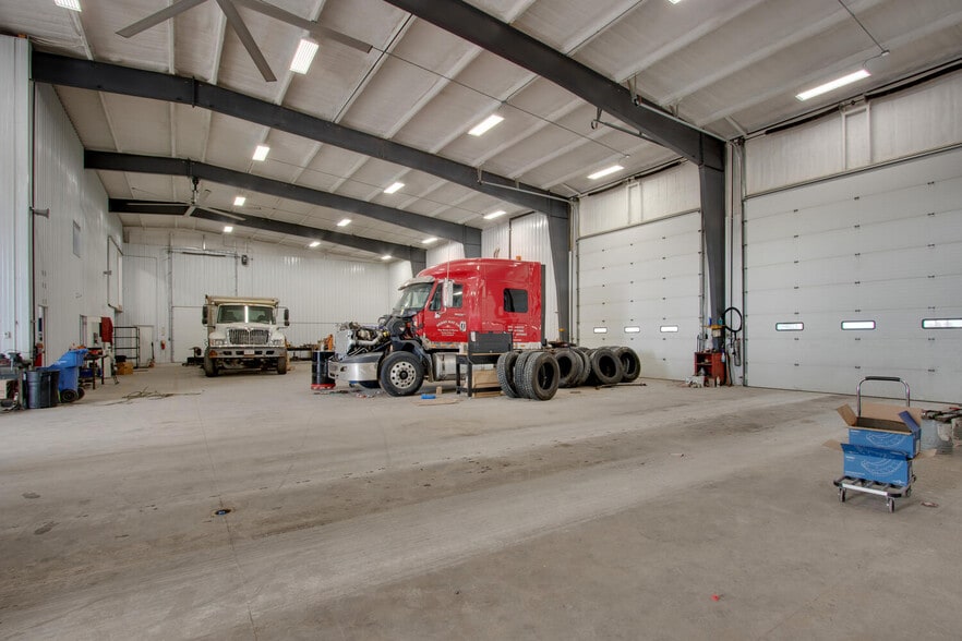 More Photos Of 25137 Outer Road 27, Wayland Auto Repair For Lease