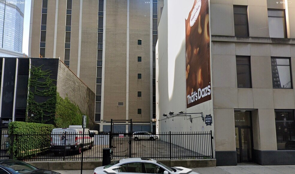 More Photos Of 515 N Dearborn St, Chicago Office For Sale