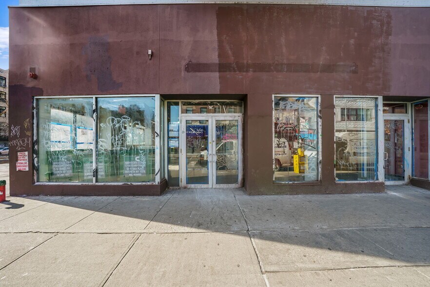 More Photos Of 305-307 305-307 Grand Street St, New York Bank For Lease