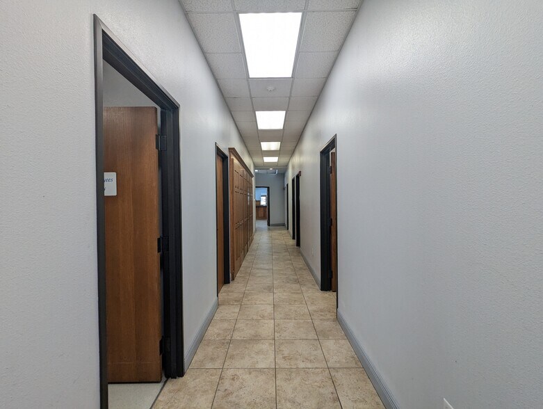 More Photos Of 8109 Smith Rd, Beaumont Office For Sale