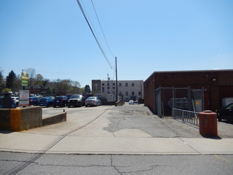 More Photos Of 46 Aston St, Asheville Light Manufacturing For Lease