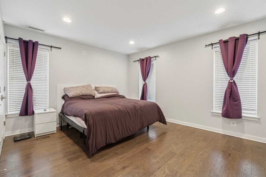 More Photos Of 3rd & Girard, Philadelphia General Retail For Sale