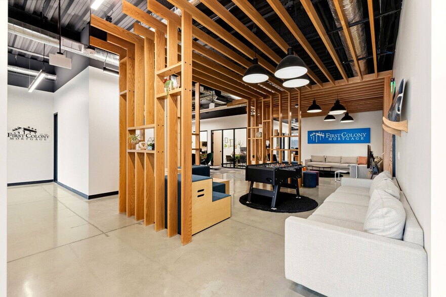 More Photos Of 2100 W Pleasant Grove Blvd, Pleasant Grove Office For Lease