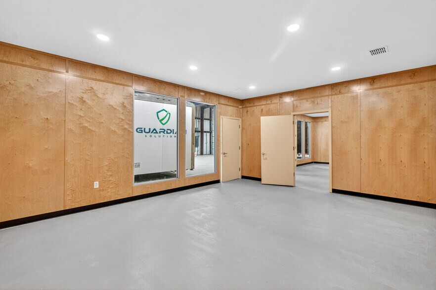 More Photos Of 1806 Cimino Dr, Bryan Industrial For Lease