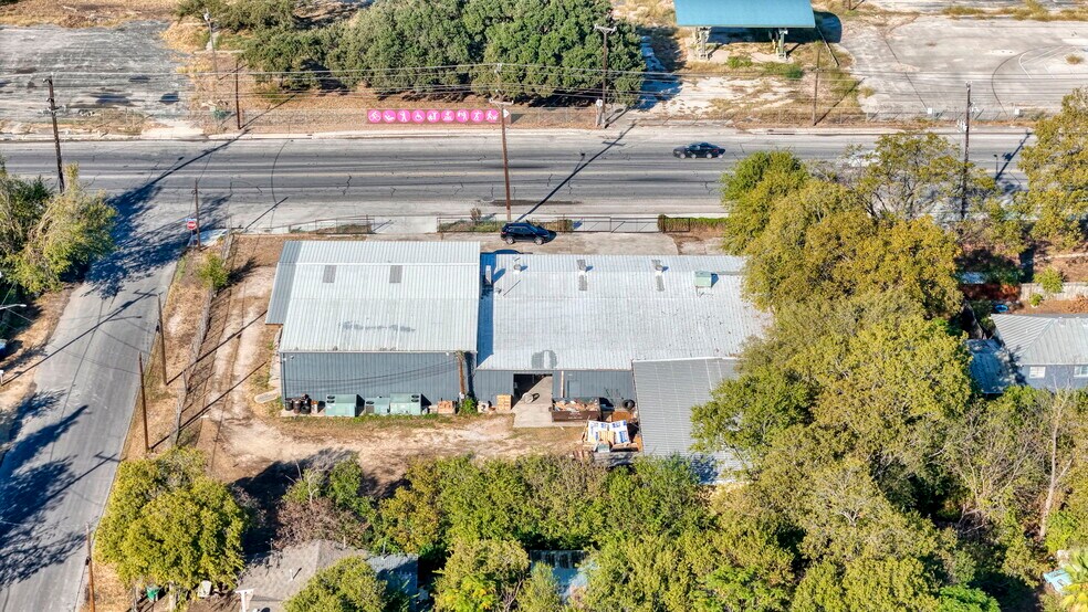 More Photos Of 4714 S Zarzamora St, San Antonio Auto Repair For Sale