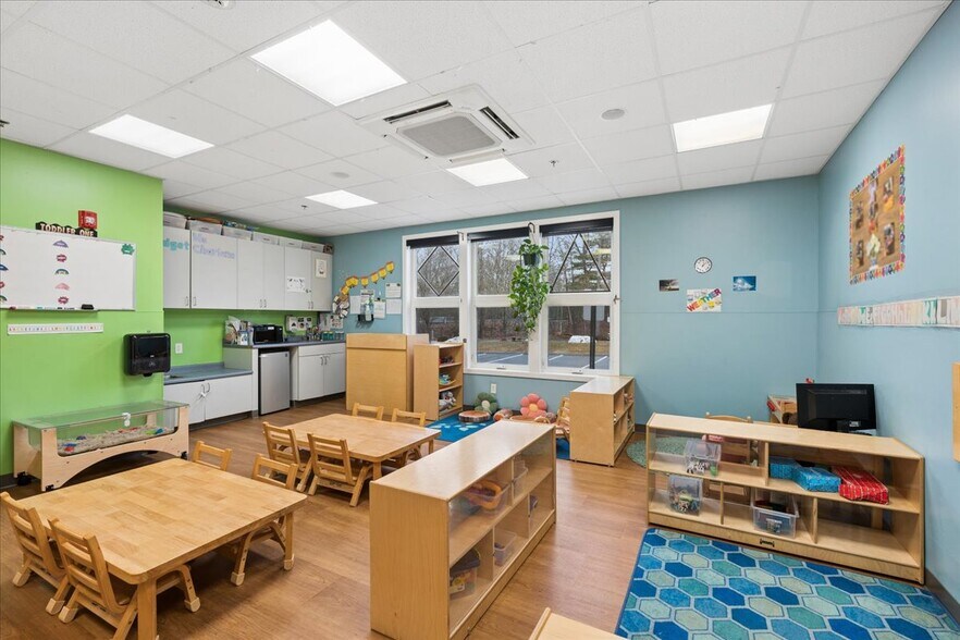 More Photos Of 443 W Lowell Ave, Haverhill Office For Sale