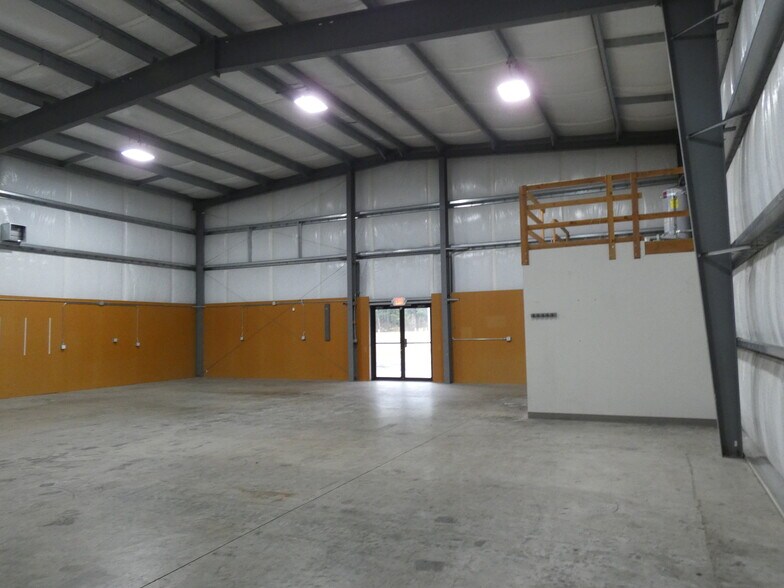 More Photos Of 191 William White way, Shelton Warehouse For Lease