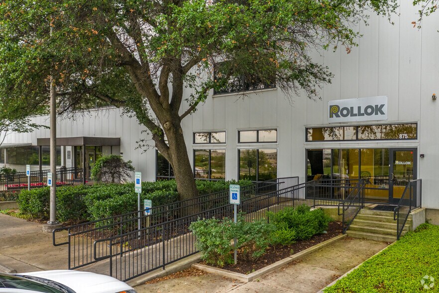 More Photos Of 685 John B Sias Memorial Pkwy, Fort Worth Manufacturing For Lease
